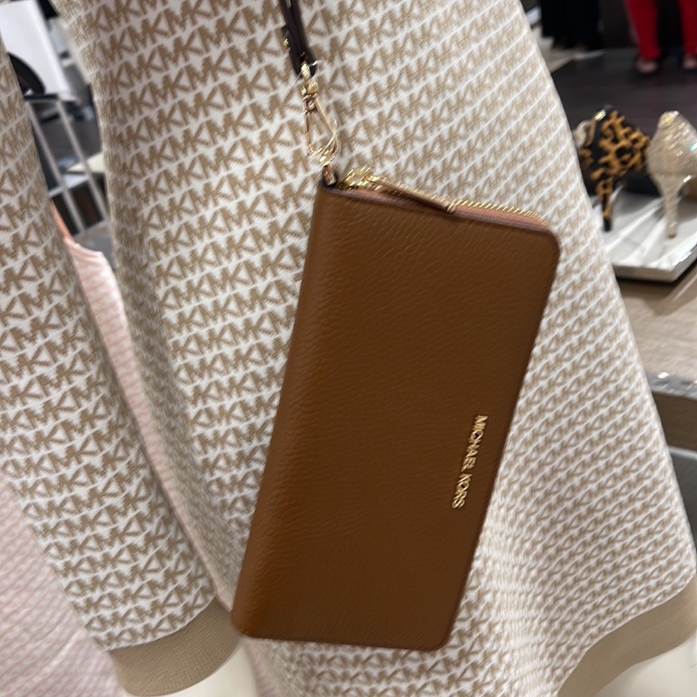 MICHAEL KORS LARGE TRAVEL CONTINENTAL WRISTLET WALLET PHONEHOLDER LUGGAGE - Picture 11 of 16